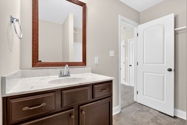 521 Labrador Dr, Bowling Green, KY 42101