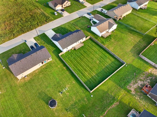 521 Labrador Dr, Bowling Green, KY 42101