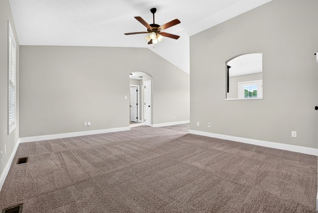 521 Labrador Dr, Bowling Green, KY 42101