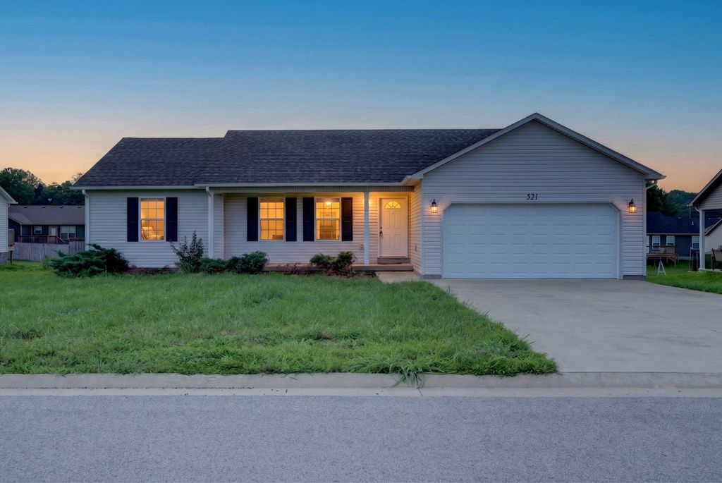 521 Labrador Dr, Bowling Green, KY 42101