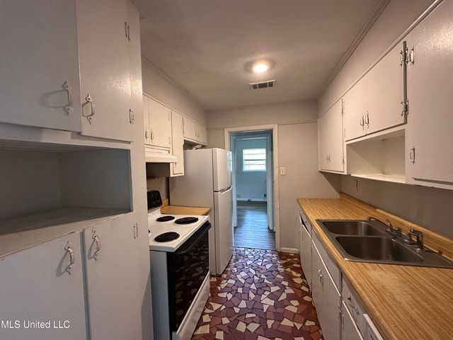 601 Spanish Acres Drive, Bay Saint Louis, MS 39520