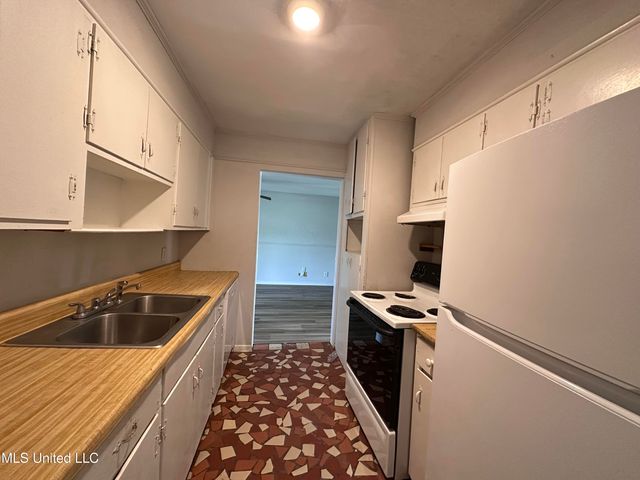 601 Spanish Acres Drive, Bay Saint Louis, MS 39520