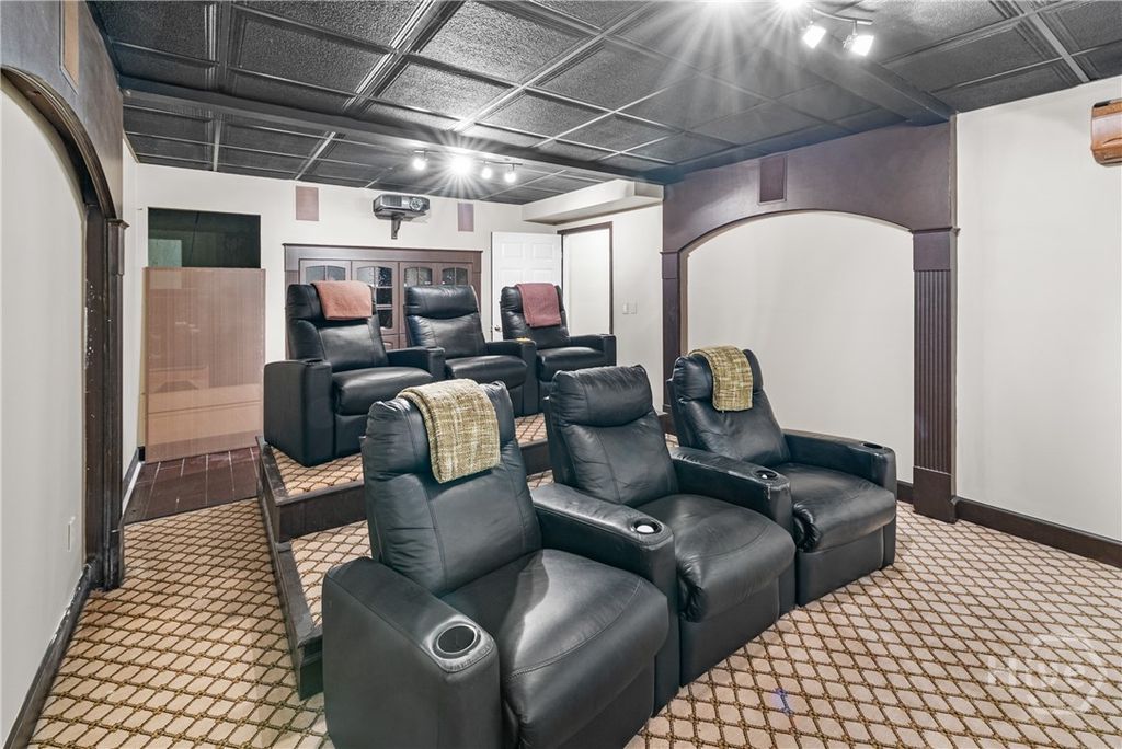 Image 29 of property listing at 2 Pine Lakes Point, Savannah, GA 31405