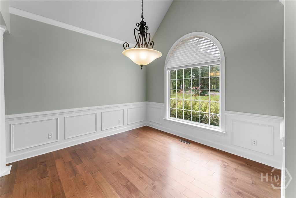 Image 4 of property listing at 2 Pine Lakes Point, Savannah, GA 31405