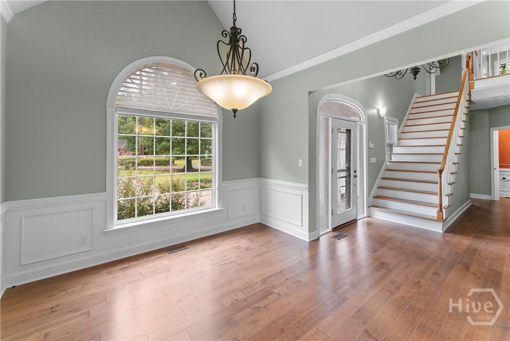 Image 5 of property listing at 2 Pine Lakes Point, Savannah, GA 31405