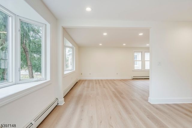 63 Merriam Ave, Newton Town, NJ 07860