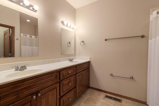 512 Alcalde Place SW, Albuquerque, NM 87104