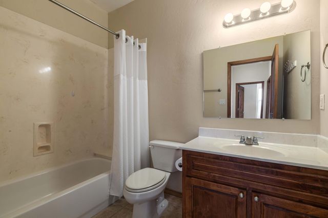 512 Alcalde Place SW, Albuquerque, NM 87104