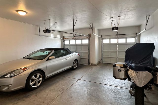 512 Alcalde Place SW, Albuquerque, NM 87104