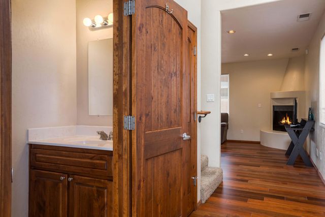 512 Alcalde Place SW, Albuquerque, NM 87104