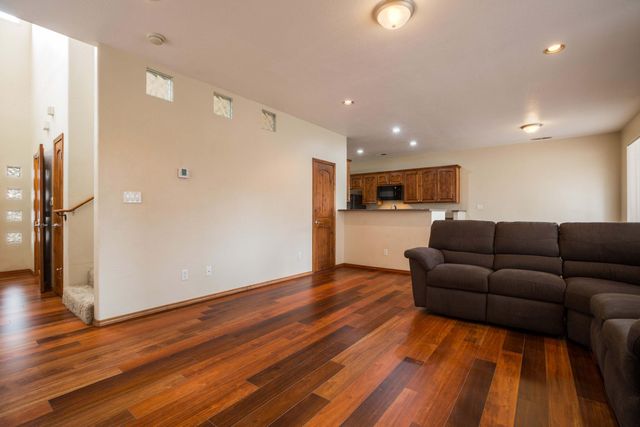 512 Alcalde Place SW, Albuquerque, NM 87104