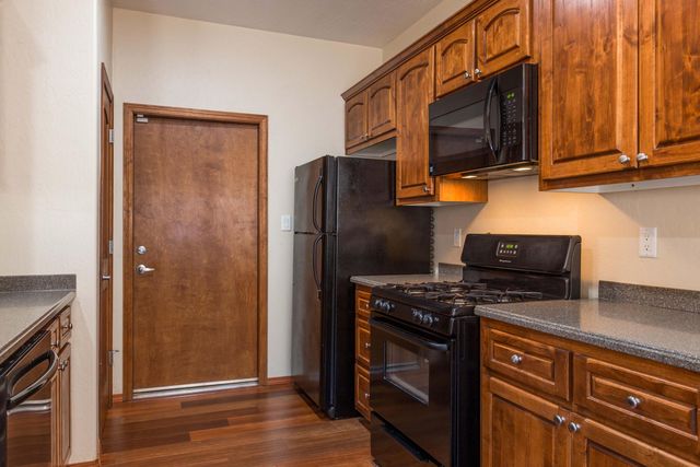 512 Alcalde Place SW, Albuquerque, NM 87104