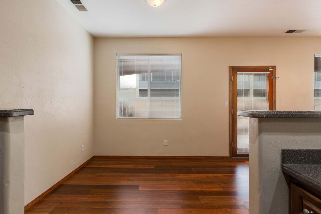 Image 10 of property listing at 512 Alcalde Place SW, Albuquerque, NM 87104