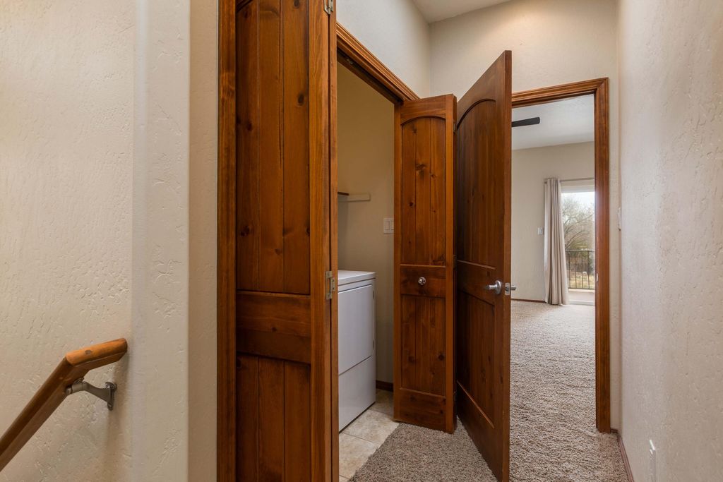 Image 11 of property listing at 512 Alcalde Place SW, Albuquerque, NM 87104