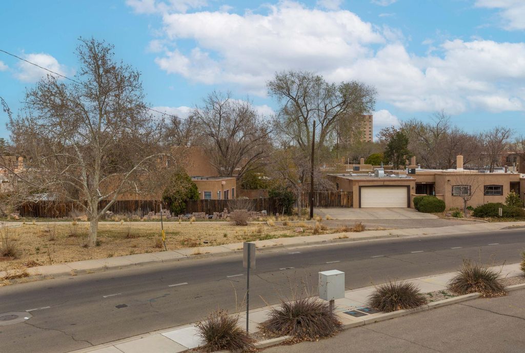 Image 22 of property listing at 512 Alcalde Place SW, Albuquerque, NM 87104