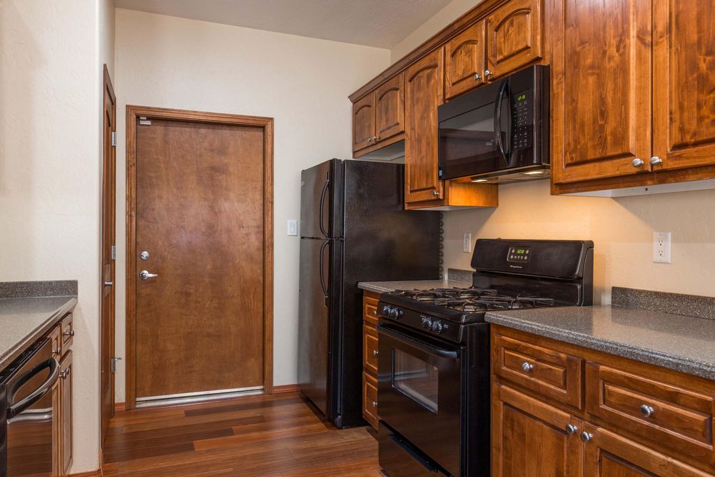 Image 9 of property listing at 512 Alcalde Place SW, Albuquerque, NM 87104