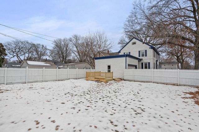 412 W 9th Street, Sterling, IL 61081