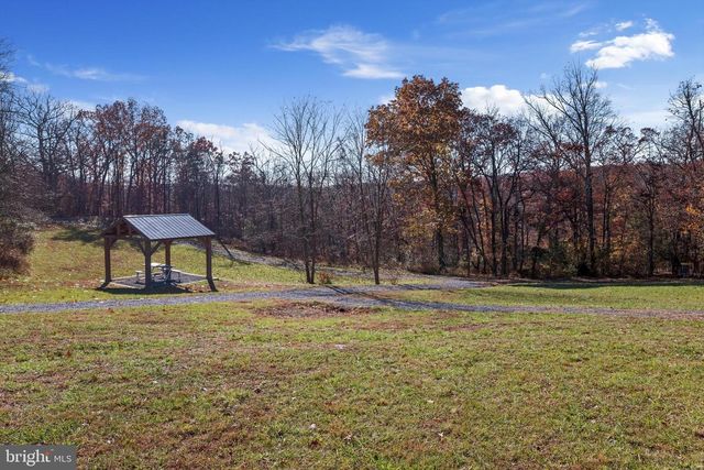 1201 LAKEVIEW DR, Cross Junction, VA 22625