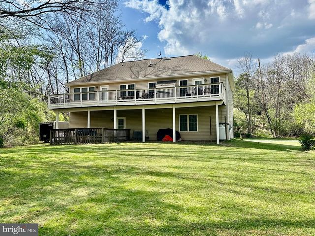 1201 LAKEVIEW DR, Cross Junction, VA 22625