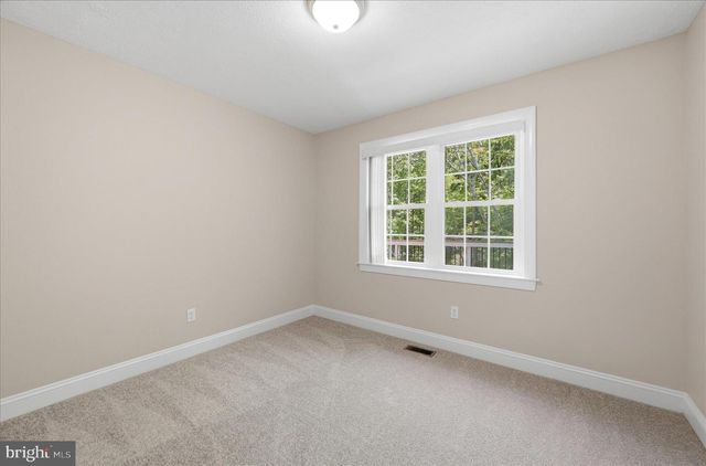1201 LAKEVIEW DR, Cross Junction, VA 22625