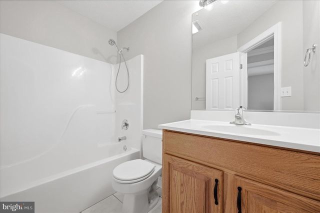 1201 LAKEVIEW DR, Cross Junction, VA 22625