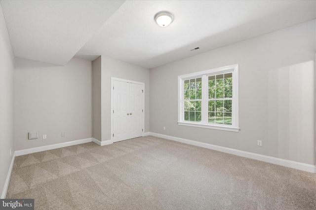 1201 LAKEVIEW DR, Cross Junction, VA 22625