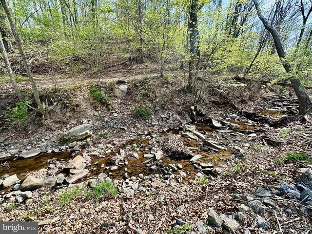 1201 LAKEVIEW DR, Cross Junction, VA 22625