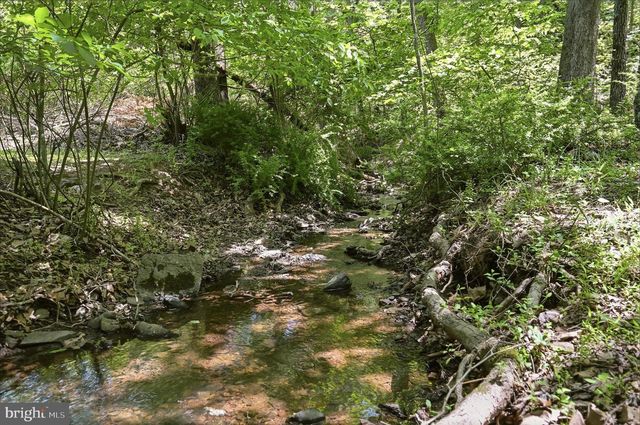 1201 LAKEVIEW DR, Cross Junction, VA 22625