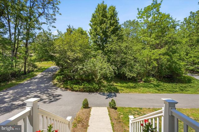 1201 LAKEVIEW DR, Cross Junction, VA 22625