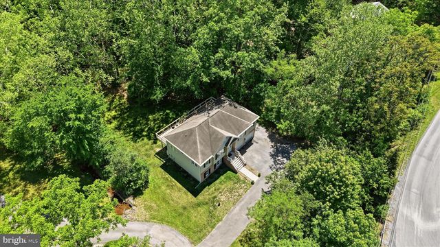 1201 LAKEVIEW DR, Cross Junction, VA 22625