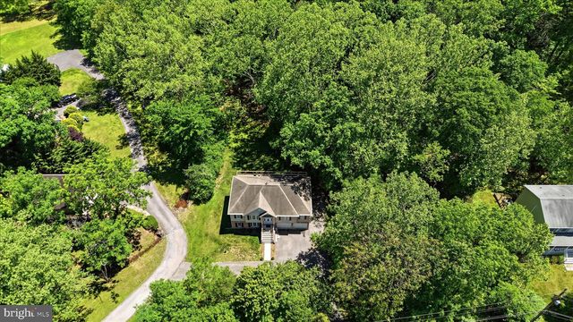 1201 LAKEVIEW DR, Cross Junction, VA 22625