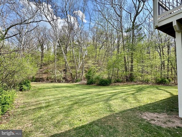 1201 LAKEVIEW DR, Cross Junction, VA 22625