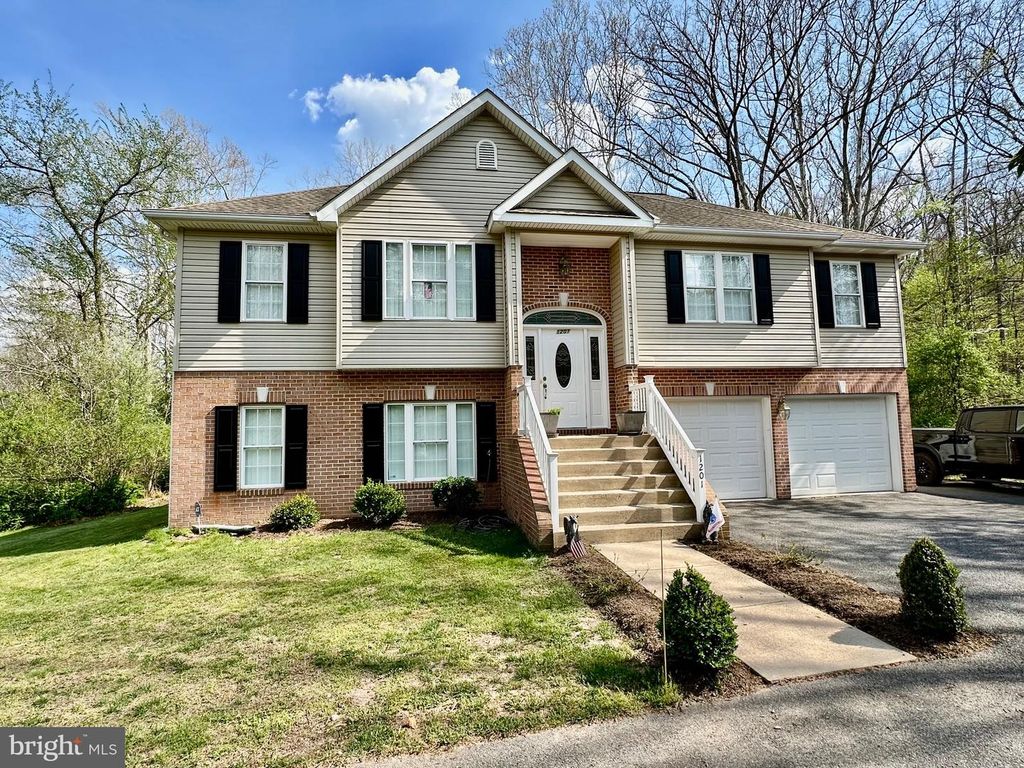 1201 LAKEVIEW DR, Cross Junction, VA 22625