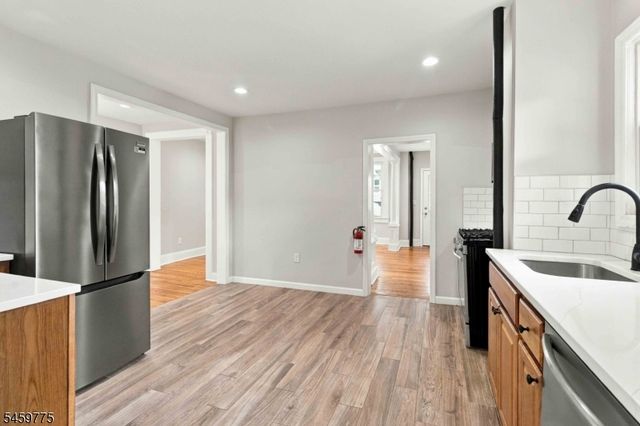 13 Malcolm St, Morristown Town, NJ 07960