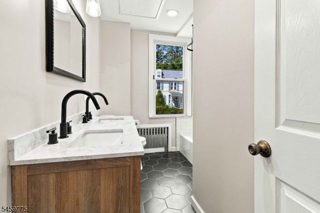 13 Malcolm St, Morristown Town, NJ 07960