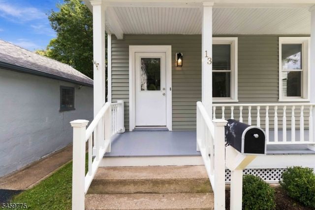 13 Malcolm St, Morristown Town, NJ 07960