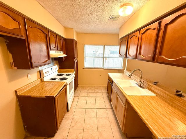 7042 Oldham, San Antonio, TX 78239