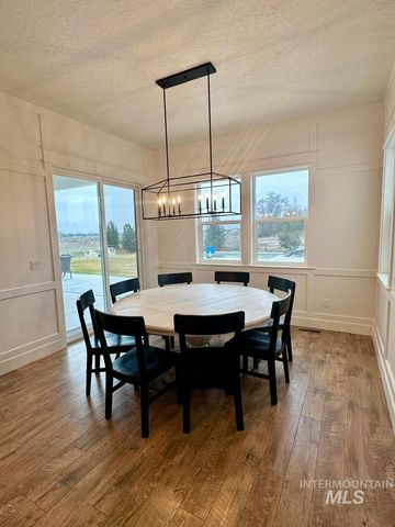 10082 Riverbend Pl, Middleton, ID 83644