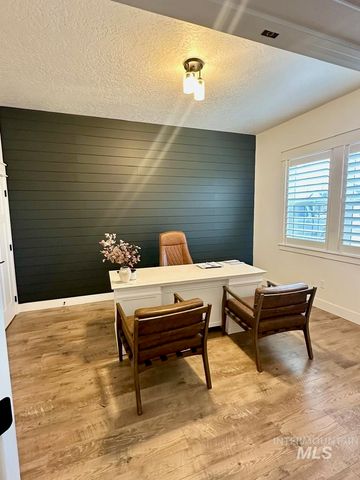 10082 Riverbend Pl, Middleton, ID 83644