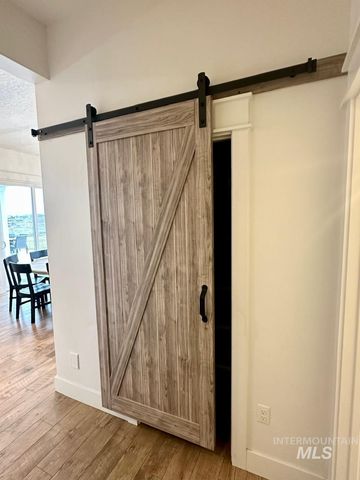 10082 Riverbend Pl, Middleton, ID 83644