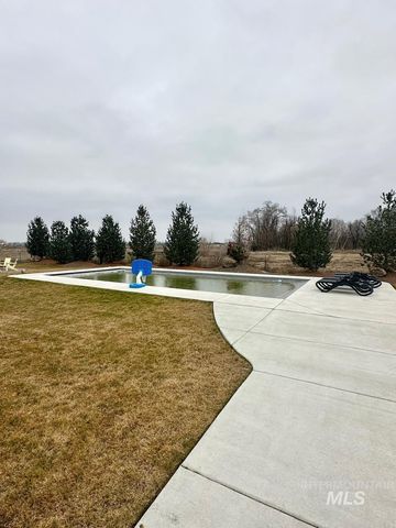 10082 Riverbend Pl, Middleton, ID 83644