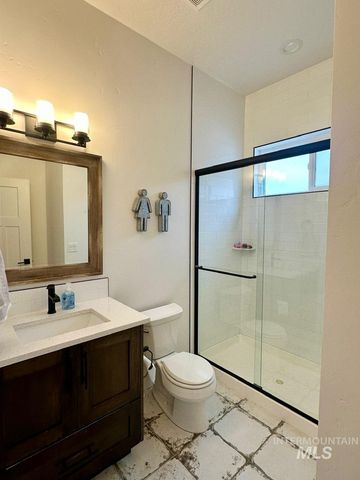 10082 Riverbend Pl, Middleton, ID 83644