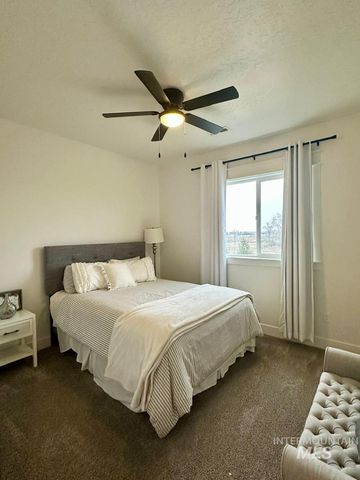 10082 Riverbend Pl, Middleton, ID 83644