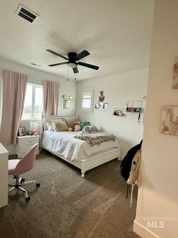 10082 Riverbend Pl, Middleton, ID 83644