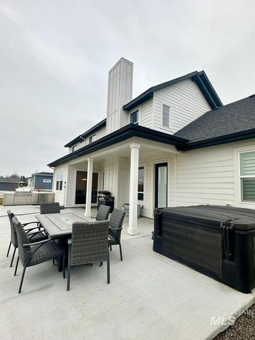 10082 Riverbend Pl, Middleton, ID 83644