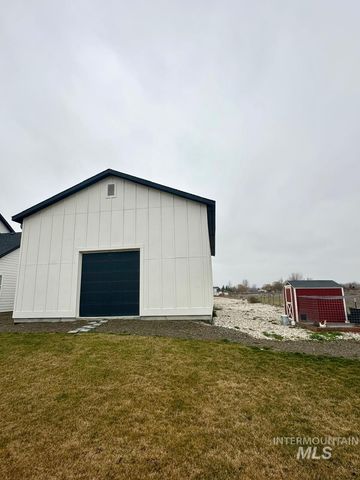 10082 Riverbend Pl, Middleton, ID 83644