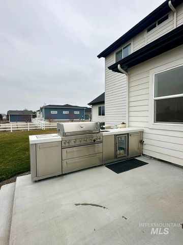 10082 Riverbend Pl, Middleton, ID 83644