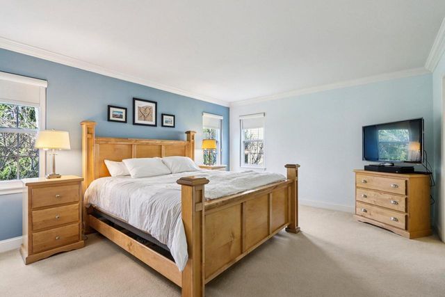 1936 Foxcroft LANE, Waukesha, WI 53189