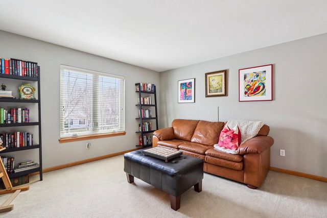 1936 Foxcroft LANE, Waukesha, WI 53189