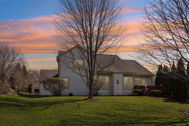 1936 Foxcroft LANE, Waukesha, WI 53189